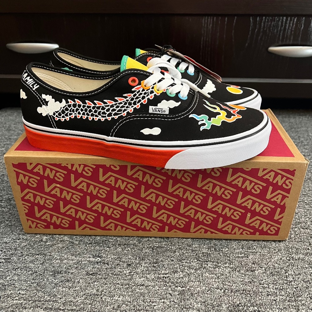 VANS 2022 Kaitlin Chan OTW Gallery Pride Authentic Sneakers Men 9.5, Women 11